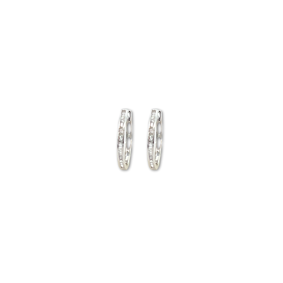 ARRACADA CHICA 18K DIAMANTES TIPO BAGUETTE