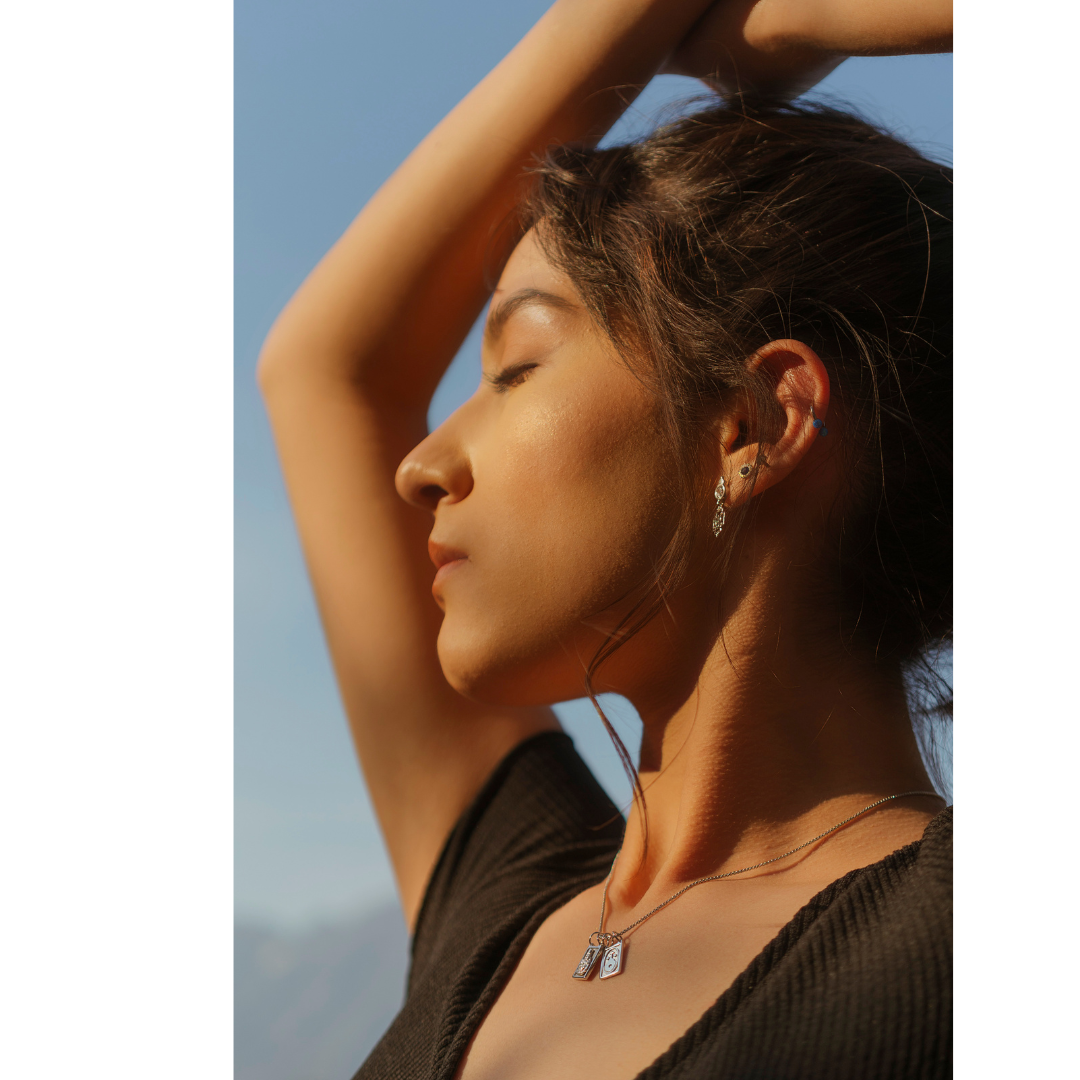 Aretes Cruz Anagrama de María con Circonias
