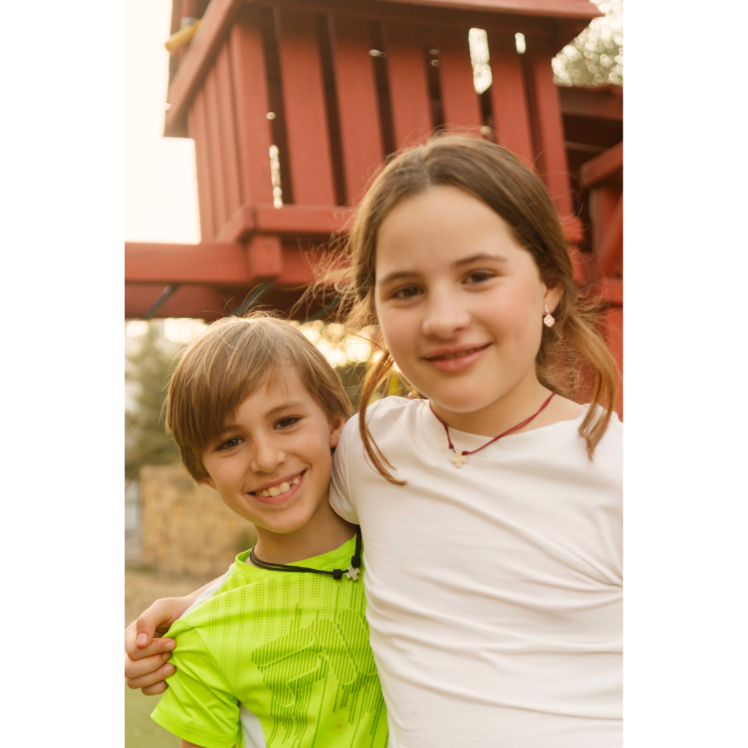 Cruz lisa de plata en cordiño