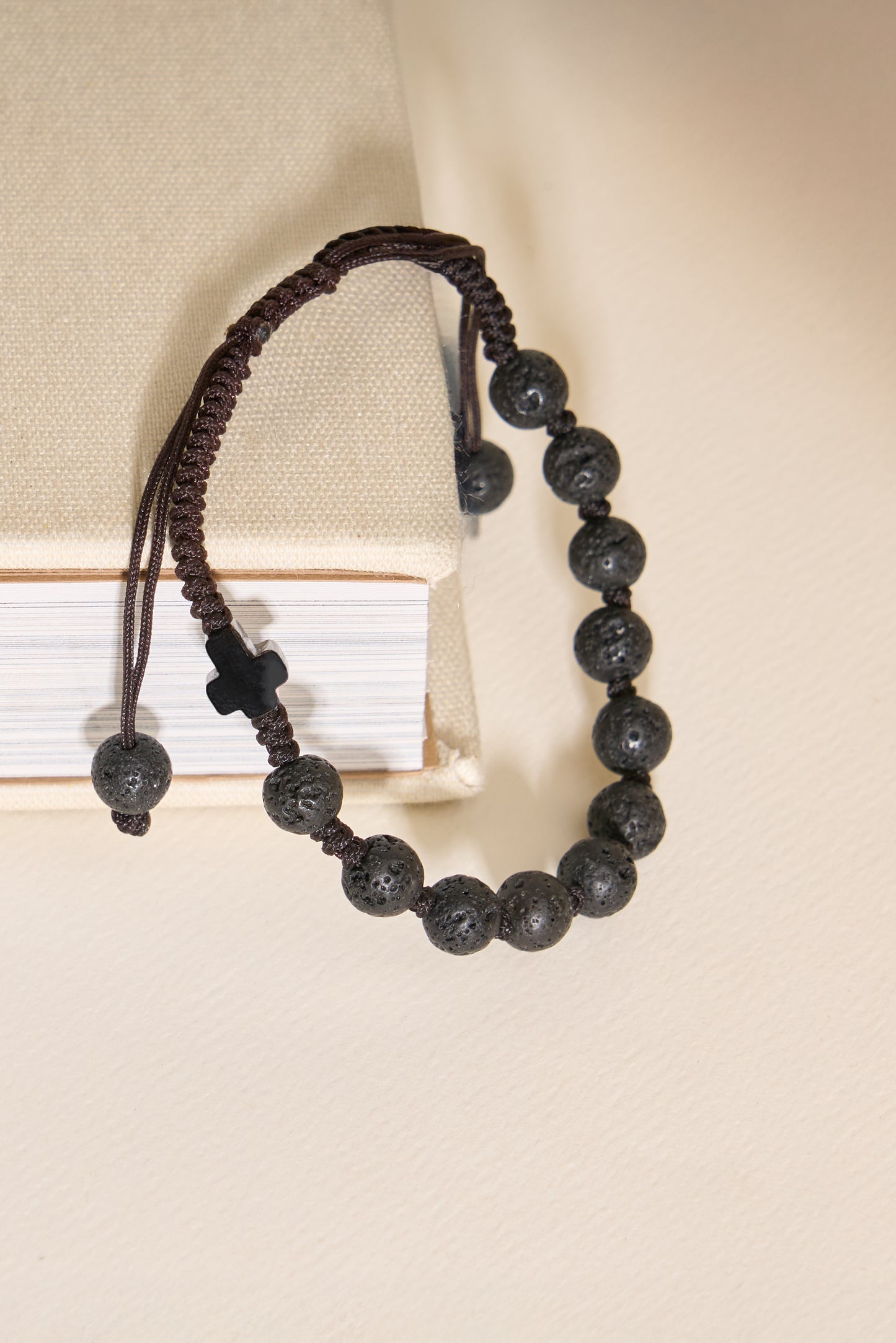 Pulsera Decenario de piedras negras para hombre