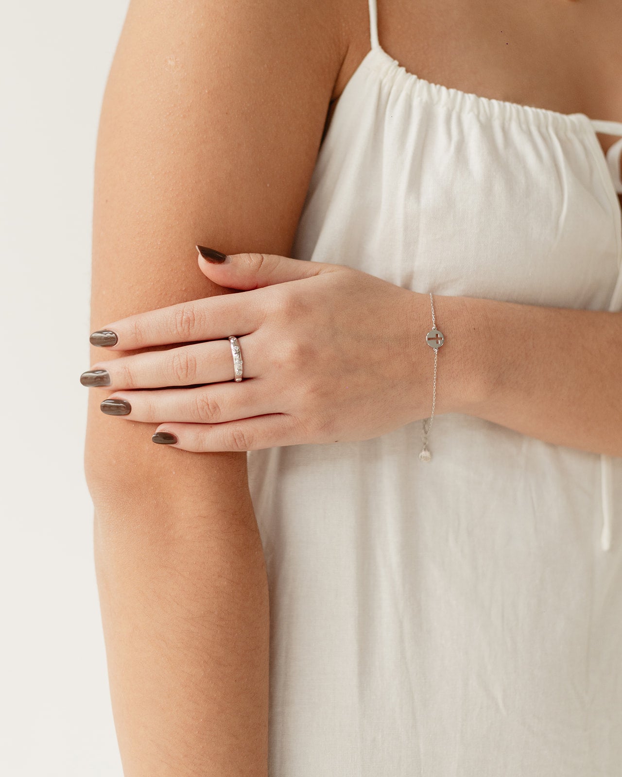Pulsera de plata con charm de Cruz