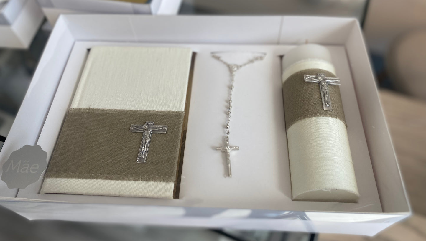 Biblia y vela para Primera Comunión