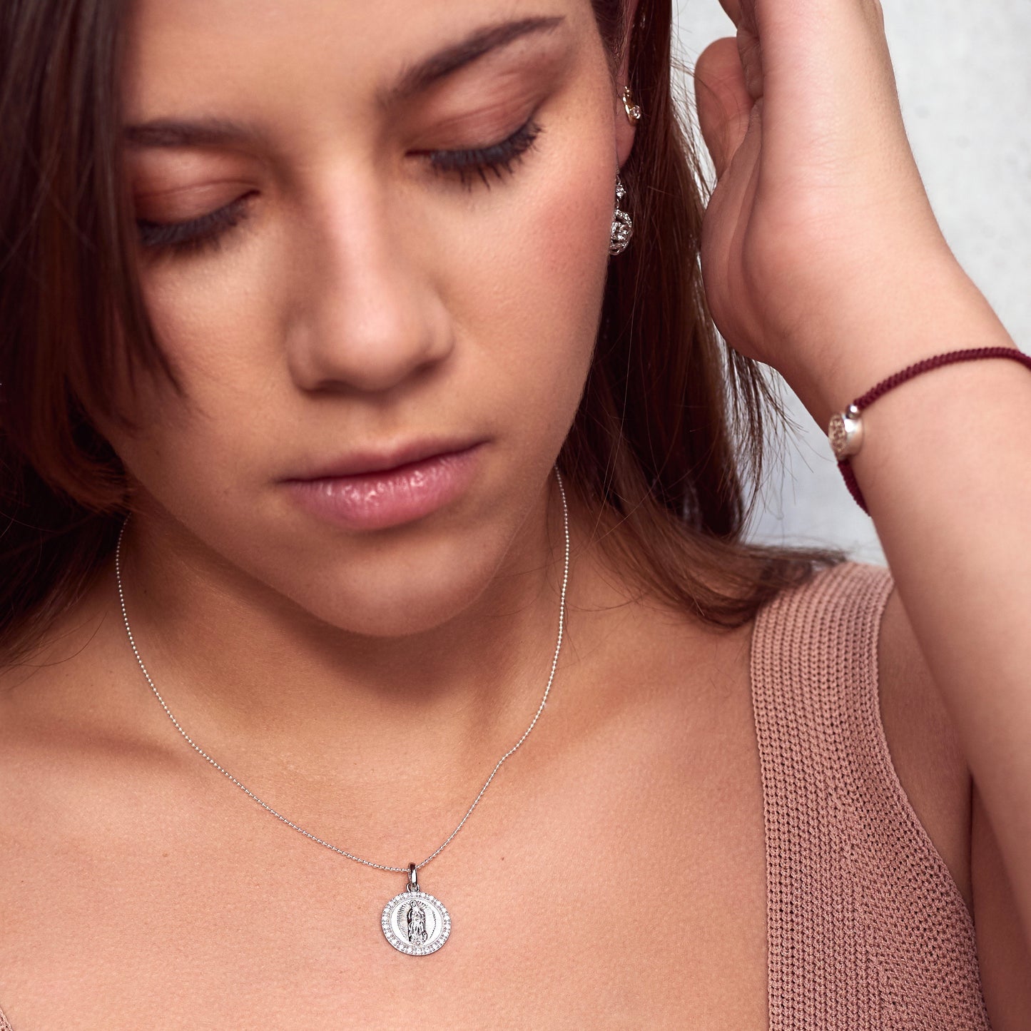 Medalla Virgen de Guadalupe con marco de Circonias