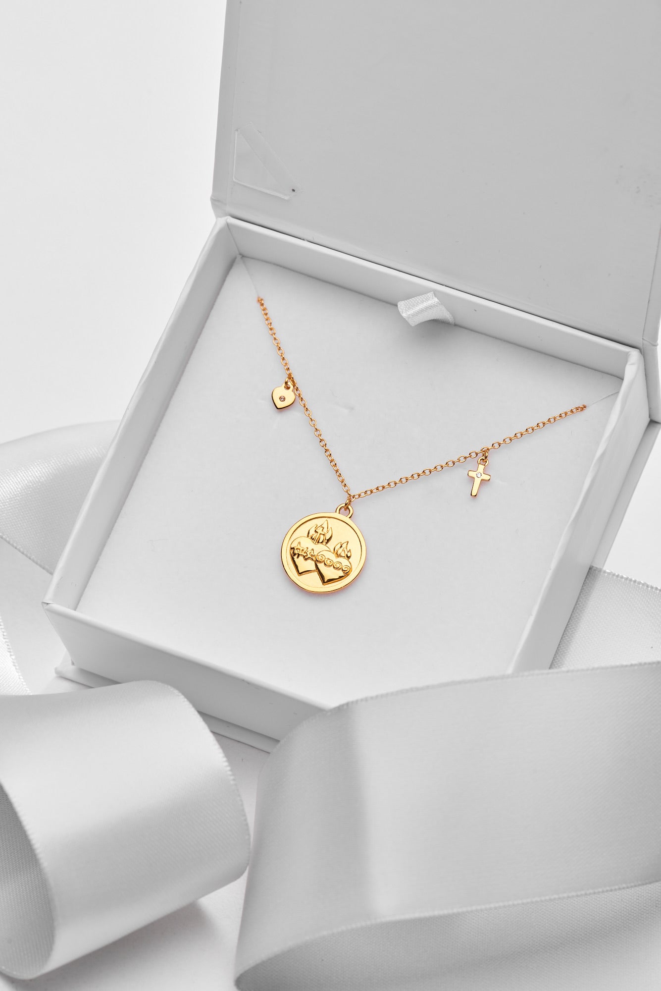 Collar de los Sagrados Corazones de Jesús y María