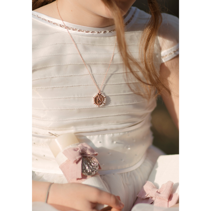 Medalla Virgen de Guadalupe con marco de perlas