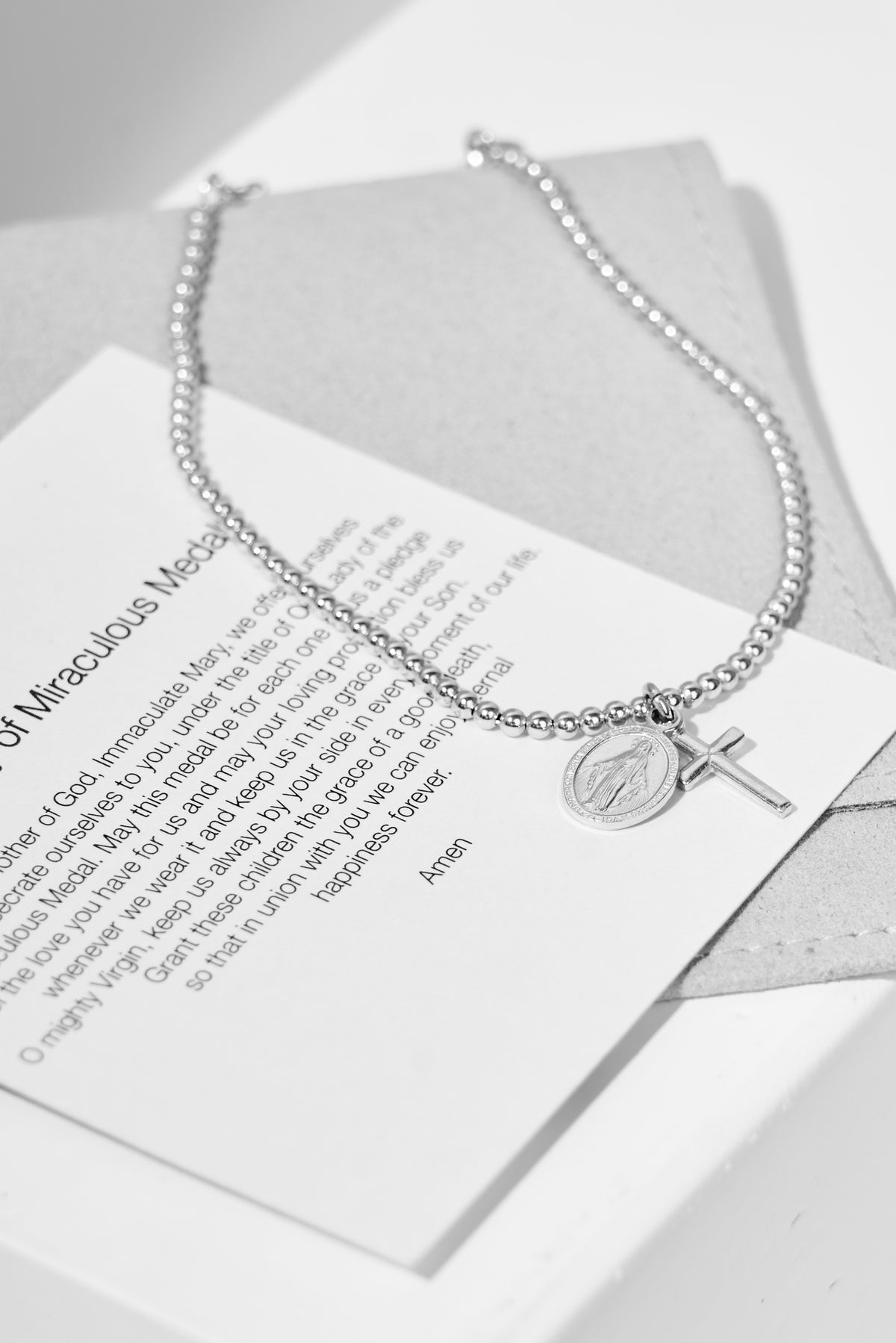 Pulsera con la Virgen de la  Medalla Milagrosa y Cruz