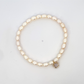 Pulsera perlas naturales con mini flor de oro de 14K y madre perla