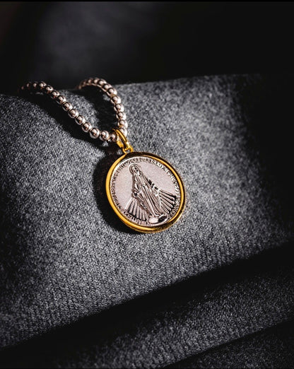 Collar de la Virgen de la Medalla Milagrosa con cadena de bolitas